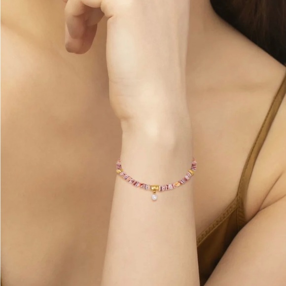 Kendra Scott Lila vintage gold bracelet in pastel shells - Picture 4 of 4